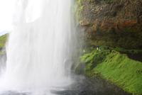 Wanderung hinter den Wasserfall Seljalandsfoss