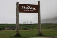 Die Felsspitzen Reynisdrangar bei Vik