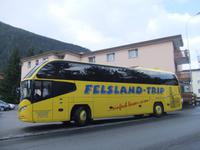 Unser Bus holt uns zum Ausflug ab