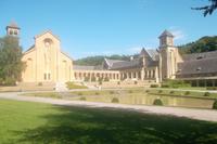 Innenhof der neuen Abtei Orval