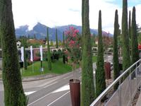 Blick vom Schloß Trauttmannsdorf auf die Berge 