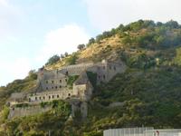 Festungsruine im Hafen von Savona