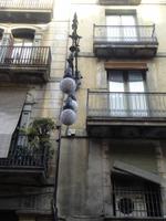 schöne Laternen in der Altstadt Barcelonas