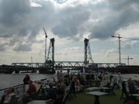 ist das eine Brückenkonstruktion!