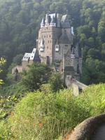 Seitenansicht der Burg Eltz