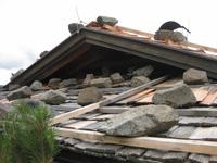 Das Dach der Almhütte