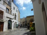 07.09.2013 Ostuni, Strasse zur Kathedrale