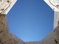 11.09.2013 Castel del Monte, Blick vom Hof nach oben