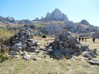 Wanderung am Mali Alan-2 Steingräber