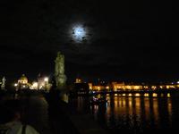 Wolken und Mond unterstützten den zauberhaften Anblick der Stadt an diesem Abend nach Kräften.