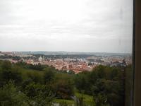 Während der Fahrt mit der Prager Standseilbahn hat man eine wunderbare Aussicht über die Stadt.