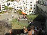 Per Rolltreppe zum Strand