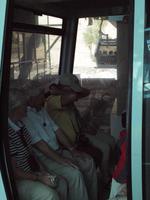 Reisegäste in der Seilbahn auf dem Weg nach Pergamon