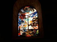 moderne ,wunderschöne Fenster im Dom von Cefalu 