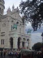 Vor dem Eingang von Sacre Coeur