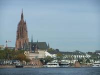 Blick vom Main auf Frankfurt