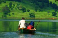 470 Per Boot zum Begnas Lake Resort