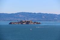 Blick von der Golden Gate Bridge auf Alcatraz