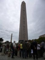 Vor dem Obelisken des Kaiser Theodorius