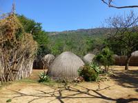 324_Besuch eines Swazidorfes