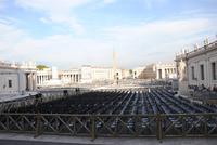 Blick vom Petersdom auf den Petersplatz in Rom