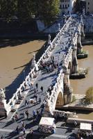 Blick auf die Engelsbrücke von der Engelsburg aus