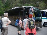 Warten am Bus im NTP Krka