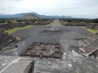 Blick zur Sonnen-Pyramide