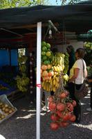Zwischenstopp an einem einheimischen Obsstand
