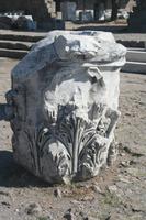 Säulenkapitell in Pergamon