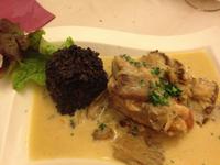 009 Hähnchen mit Pilzen und schwarzer Camargue-Reis