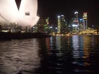 Marina von Singapur bei Nacht