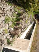 auf der Levada-Wanderung von Marocos - Treppenaufgang