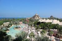 Blick von der Monorail auf den Wasserpark auf der Palme Jumeirah