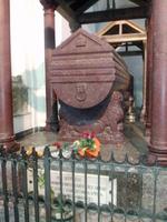 Sarkophag Friedrich II. in der Kathedrale Palermos