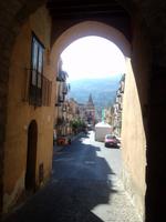 Der Durchgang zur Stadt Castelbuono