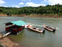 Brasilien/ Nationalpark Iguacu - Bootsfahrt auf dem Iguazu-Fluss