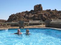 Ingrid und Rolf im Swimming Pool des 