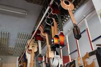 São Vicente - Mindelo - in der Gitarrenwerkstatt