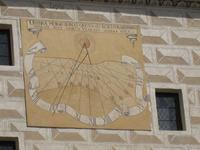 Sonnenuhr am Schloss Melnik