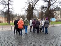 wir bilden 2 Gruppen