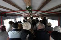 In der größeren Pferdekutsche