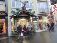 Ein Geschäft mit Kuckucksuhren in Wiesbaden 