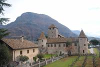 Schloss Maretsch von der Seite auf Bozener Wassermauer