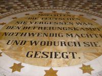 Inschrift im Boden