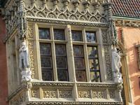 Ratsherr am Prunkerker der Südfassade des Rathauses