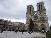 Kathedrale Nôtre Dame de Paris, eines der frühesten gotischen Kirchengebäude Frankreichs