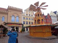 Schwerin, Markt, die Verkaufsstände sind am 1. Weihnachtfeiertag geschlossen 
