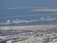 Blick auf den Hafen und die Kreuzfahrtschiffe 