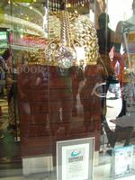 Dubai (größter Goldring der Welt am Eingang zum Gold-Souk)